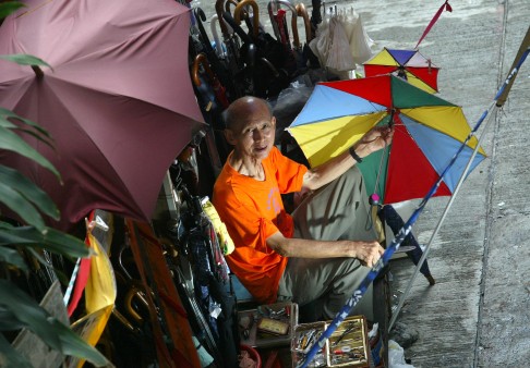 Ho in 2005, and his stand on Peel Street that he managed to keep even as other traders were forced out. Photos: Antony Dickson