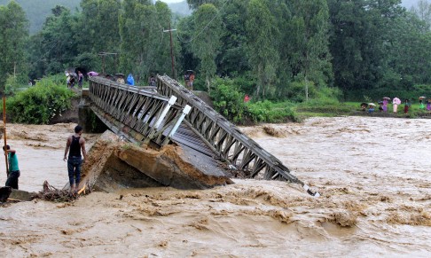 topshots-india-weather-floods_man01_51745277.jpg