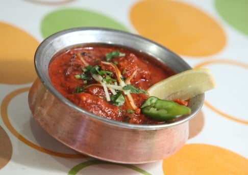 Chicken vindaloo contains a good dose of chilli too.