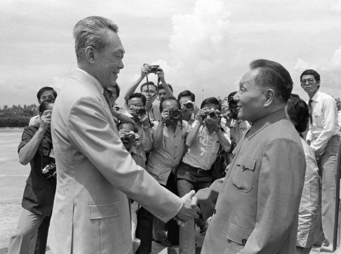 File photo taken on Nov.12,1978 shows Lee Kuan Yew welcoming then Chinese Vice Premier Deng Xiaoping in Singapore. Photo: Xinhua