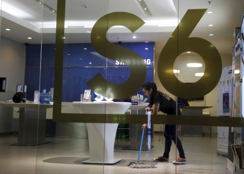 Samsung's Galaxy S6 smartphone did not sell as strongly as was hoped after it went on sale earlier this year, as the South Korean brand faces increasing competition from its cheaper Chinese rivals. Photo: Reuters