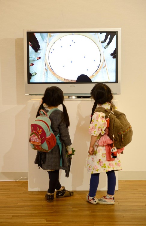 Gallery visits help to hone critical thinking skills. Photo: Corbis