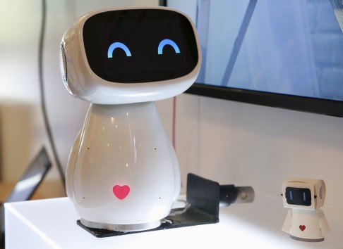 Baidu robot Xiaodu. The Chinese search giant will run CloudFlare's technology itself within China, with the two companies sharing profits. Photo: Reuters