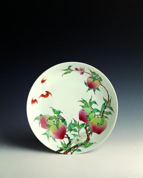 Bat, pomegranate and peaches (1904) by Gao Qianfu, ink and colour on silk, round fan. From the collection of the Art Museum, CUHK, Gift of Mr. Ho Iu-kwong, Mr. Fok Bo-choi, Mr. Lai Tak and others. Photo: Art Museum, ICS, CUHK</p>
<p>