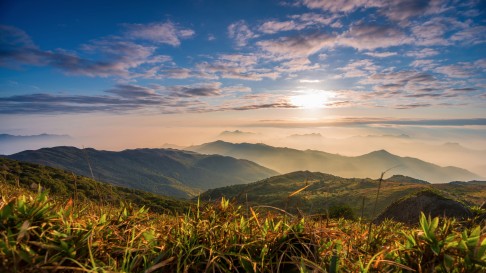 Watching the sunrise at Tai Mo Shan, one of the many microadventures you can have in the city. Photo: Dave Wong CLICK TO LAUNCH PHOTO GALLERY