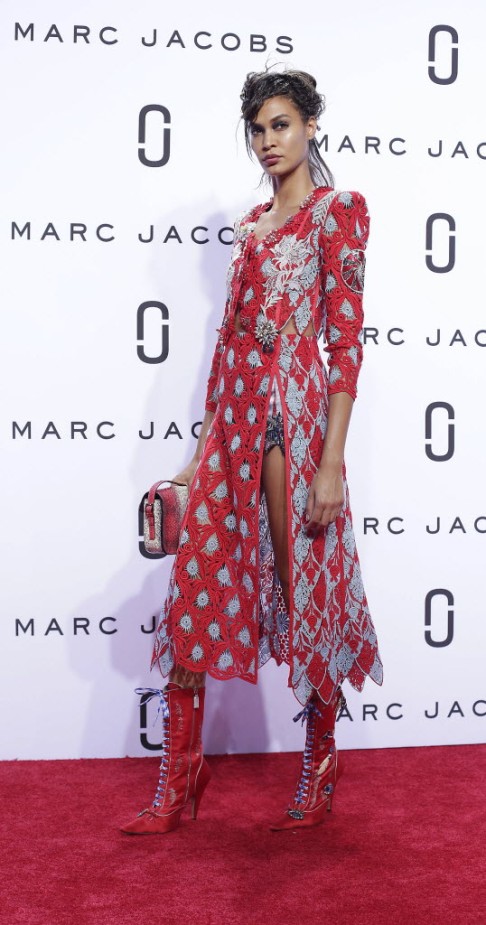 A look from Marc Jacobs' spring/summer 2016 collection, presented on a red carpet in New York. Photo: AFP