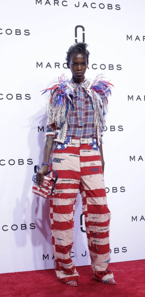 A look from Marc Jacobs' spring/summer 2016 collection, presented on a red carpet in New York. Photo: AFP