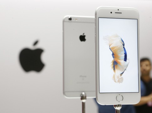 HKT calls the new iPhones Category 6 handsets, meaning they can connect to two spectrum bands at once. Photo: Reuters