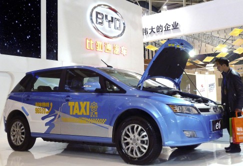 A visitor looks at a BYD E6 electric car at the New Energy Auto Expo in Nanjing, Jiangsu province. Photo: Reuters