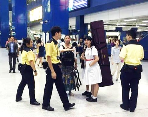 A schoolgirl carrying a guzheng, or Chinese zither, was stopped at Tai Wai Station.