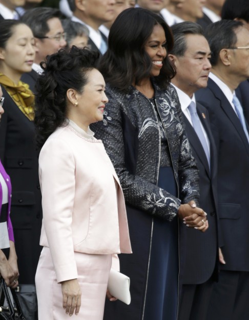 China's first lady Peng Liyuan stands with US first lady Michelle Obama. Photo: Reuters