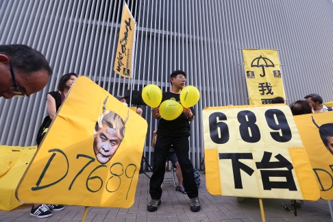 Protesters in Admiralty last night: '689' is a derogatory nickname for Leung, who required only that many votes to be elected in 2012.