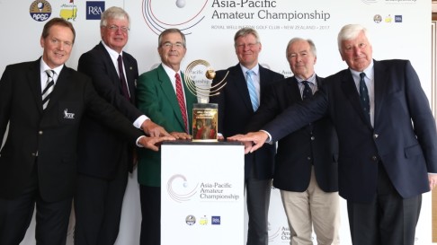 Founding partners with representatives of New Zealand golf and the Royal Wellington Golf Club.