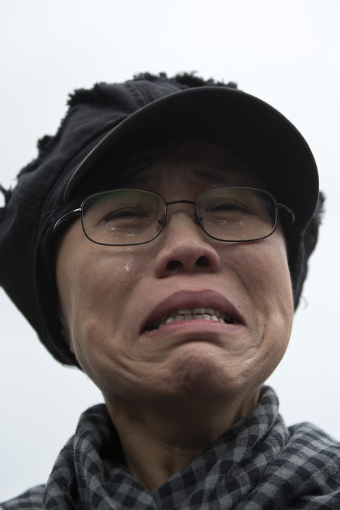 Liu Xia, wife of imprisoned Nobel Peace Prize winner Liu Xiaobo, cries outside Huairou Detention Centre outside Beijing where her brother Liu Hui was jailed in 2013. Photo: AP