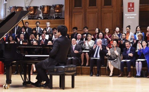 Peng enjoying a piano recital at the Royal College of Music. Photo: Xinhua