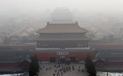 Record pollution levels in Beijing regularly blot out sunlight during the daytime. Image: SCMP