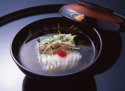 Aburame fish with tofu, a dish served at Kashiwaya in Osaka.
