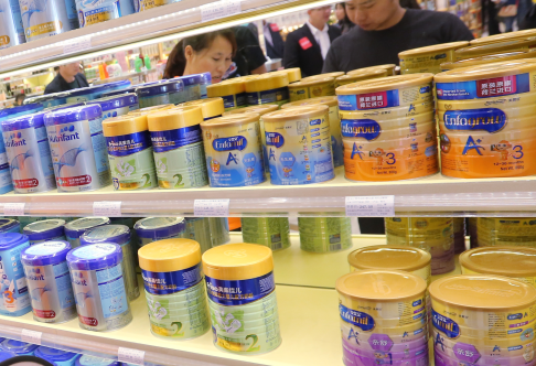 A 900 gram can of the Holland-made Friso First Steps baby formula – for infants six to 12 months – retails for 242 yuan, while Hong Kong pharmacies charge HK$230. Photo: Edward Wong