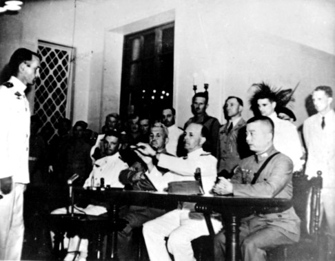 The surrender of Japanese troops in Hong Kong, 1945.