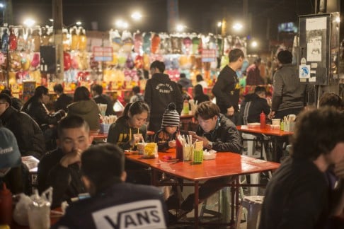 Diners at the Tainan Flower Night Market.