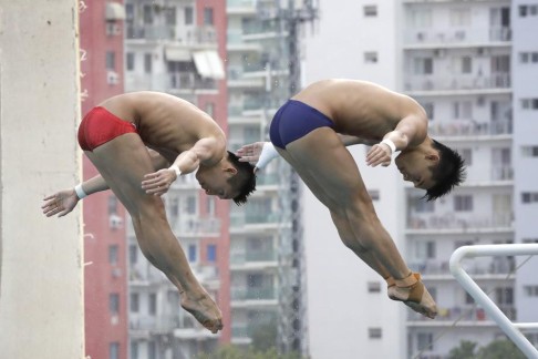 China’s Chen Aisen (right) and He Chao train in Rio de Janeiro. Photo: AP