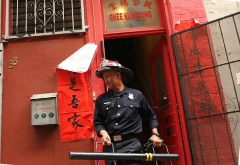 An FBI agent removes boxes from the Ghee Kung Tong building in the Chinatown neighbourhood in San Francisco. Photo: Reuters