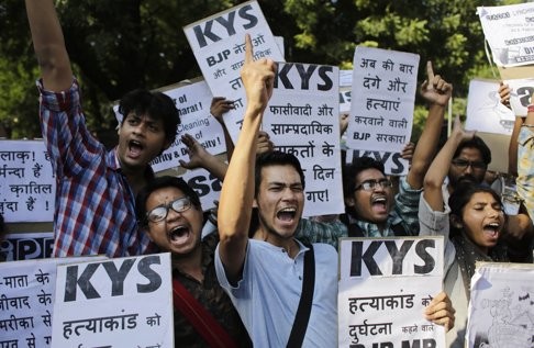 Students in New Delhi denounce the lynching of a Muslim farm labourer by villagers upon hearing rumours that the family had eaten beef. Photo: AP