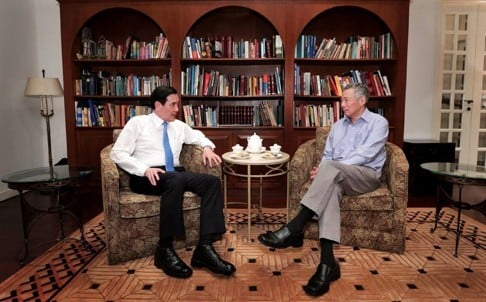 Singapore Prime Minister Lee Hsien Loong had a private chat with President Ma Ying-jeou and posted their photo on his Facebook page. Photo: SCMP Pictures