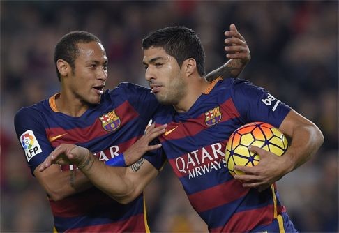 Neymar with Luis Suarez against Eibar. Photo: AFP