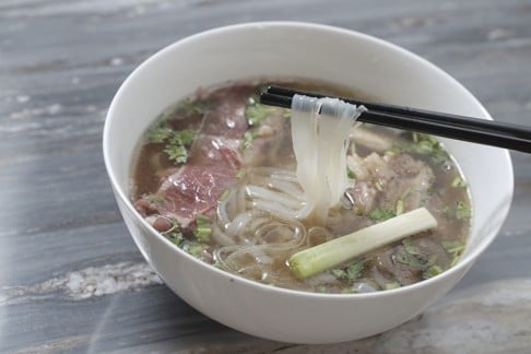 Beef noodles with raw and cooked beef