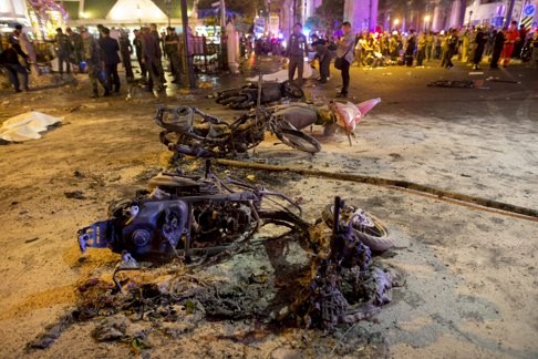 Wreckage of motorcycles at the scene of a blast in central Bangkok August 17, 2015. Photo: Reuters