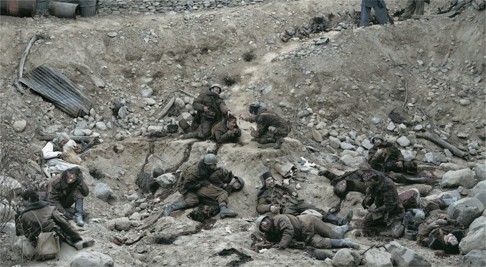 Dead Troops Talk (A Vision After an Ambush of a Red Army Patrol, Near Moqor, Afghanistan, Winter 1986). Photo: Jeff Wall