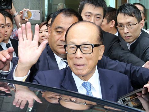 Li Ka-shing had a surgery to treat lumbar spinal stenosis. Photo: SCMP Pictures