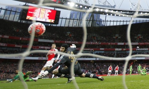 Jeremain Lens scores the first goal for Sunderland. Photo: Reuters