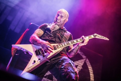 Guitarist Scott Ian on stage in Oslo in December 2015.