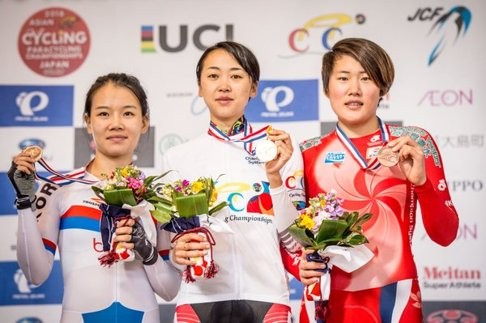 Pang Yao with her bronze medal.