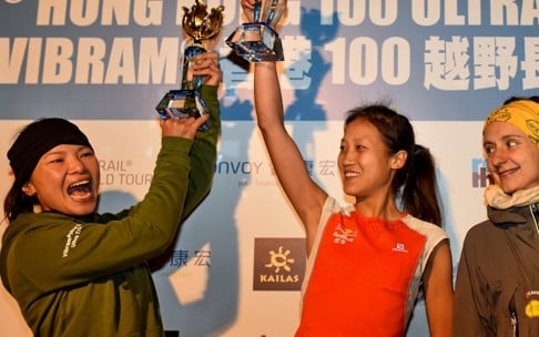 Hong Kong’s Wyan Chow Pui-yan (left) celebrates after winning the 2015 Vibram Hong Kong 100 from China’s Dong Li and Italy’s Lisa Borzani. Photo: SCMP Picture