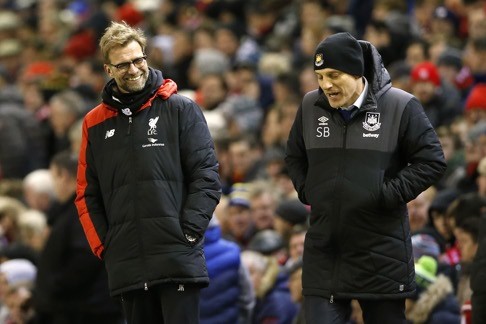 Liverpool manager Juergen Klopp and West Ham counterpart Slaven Bilic share a joke on the touchline. Photo: Reuters