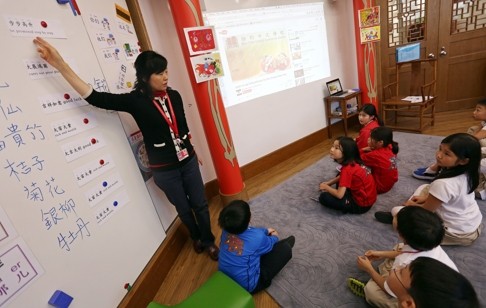 Educational assistant Liu Peihua teaches Putonghua at the Canadidan INternational Schools’s Chinese Cultural Centre.