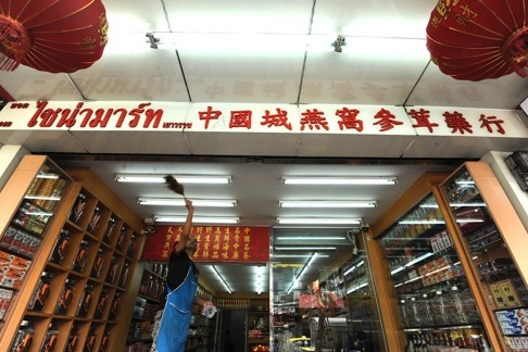In Bangkok, shopkeepers in China Town prepare for the coming year of the monkey. Photo: Xinhua