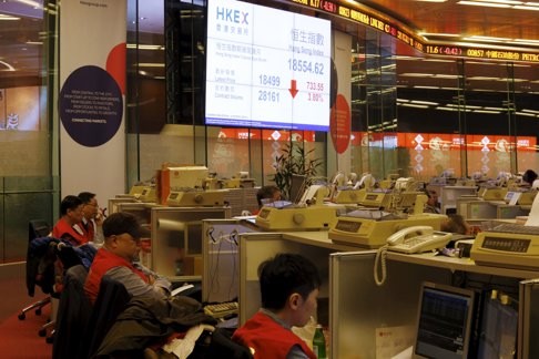 A display board shows the falling Hang Seng Index during morning trading on the first day of trading after Lunar New Year holidays at the Hong Kong Stocks Exchange in Hong Kong. Photo: Reuters