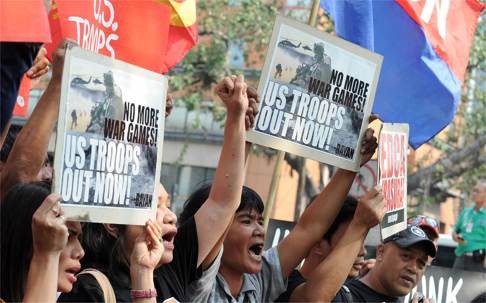 Protesters rally in front of the US embassy in Manila against the Enhanced Defence Cooperation Agreement, which will see the US military gain access to eight bases. Photo: AFP