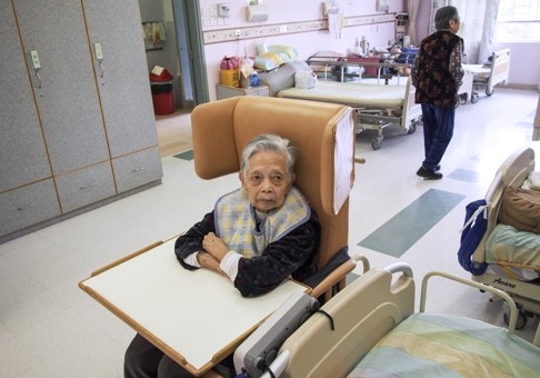 Ho Yuk, in her late 90s, at an elderly care home in Hong Kong. Photo: Aaron Tam