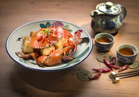 Stir-fried crab with turnip cakes.