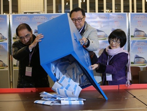 Electoral Affairs Commission chairman Mr Justice Barnabas Fung Wah (centre) is emptying a ballot box at a polling station in Tseung Kwan O. Photo: Dickson Lee
