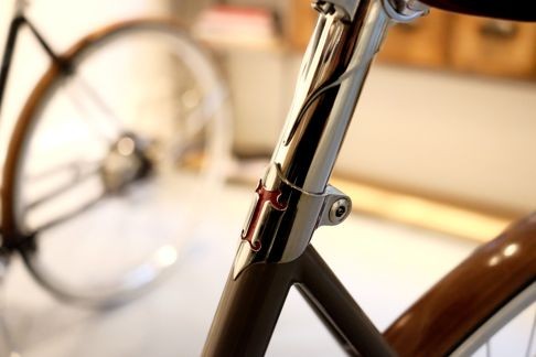 The Maison Tamboite logo on a bicycle frame.