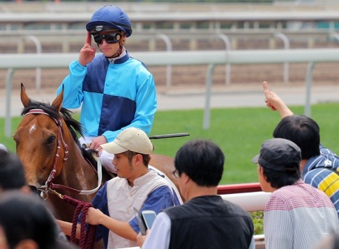 Zac Purton receives a rousing reception as he returns aboard Not Listenin’tome, but he won’t be riding the horse in Dubai due to his commitments to Aerovelocity.
