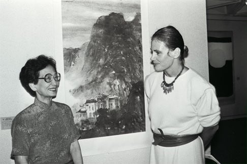 Petra Hinterthur (right) of Art East/Art West and the widow of Chinese ink painting artist Lui Shou-kwan at an exhibition held to commemorate the 10th anniversary of Lui’s death.