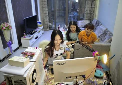 Shen Man, a live-streaming celebrity girl, interacts with her internet fans via her computer. Photo: Lv Jia/Xie Kuangshi