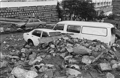 Rocks and boulders partially bury a car and van on On Yuk Road, Tsuen Wan after Typhoon Agnes. Photo: SCMP